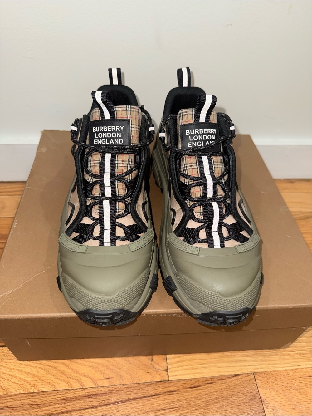 Burberry Olive Green and Beige Check Runner Sneakers